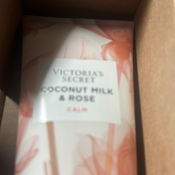 NEW Victoria's Secret
Natural Beauty Hydrating Body Lotion Coconut Milk & Rose - Picture 4 of 7
